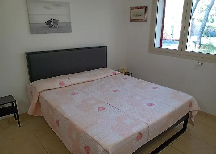 Villa Immersa In Pineta 100M Dalla Spiaggia